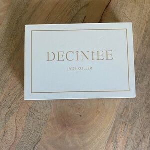 NWOT Deciniee Jade Roller Slimming and Firming Facial Roller